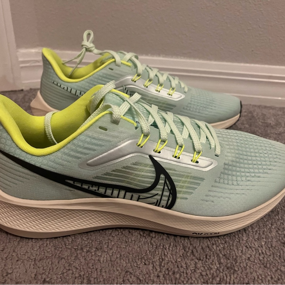 Nike Air Zoom Pegasus 39 trainers Size 10.5 M-12W